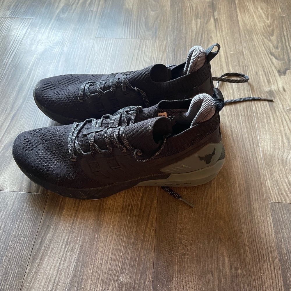 Project Rock mens 10 shoes